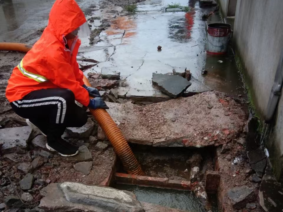 潮南专业清理污水池 炜誉市政以规范流程守护城市 “肠道”