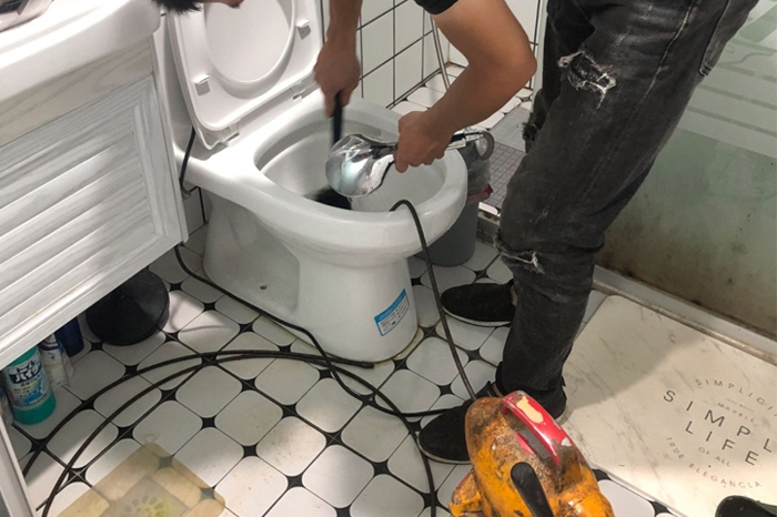 潮南马桶堵塞自己疏通还是找师傅？专业上门服务让你省时更省心