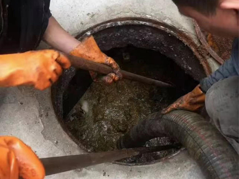 潮南清理化粪池时如何避免沼气的危害？